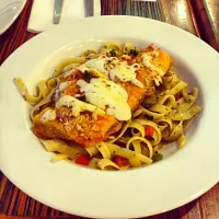 Snapdishの料理写真:Chicken par-mi-gia-na fettuccine|puguhさん