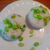 Snapdishの料理写真:枝豆が具のおにぎり|tbunさん