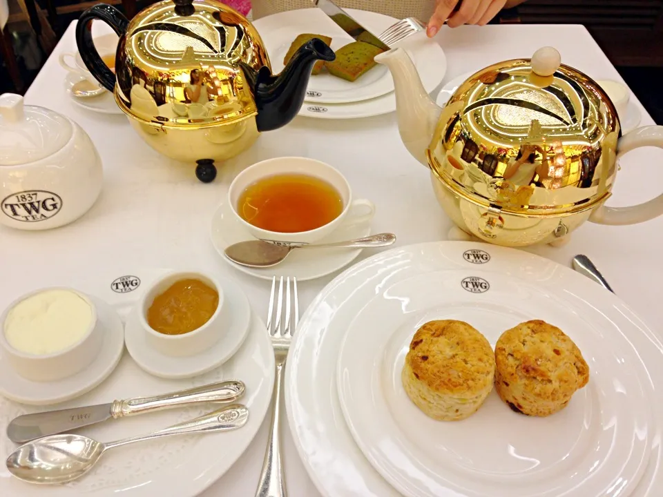 Scone and Singapore Breakfast Tea|maysugarさん