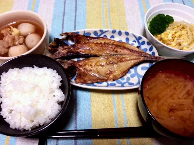 130908 今日のゆうめし　アジの干物、鶏と里芋の煮物、もやしと玉子のカレーナムル、大根の味噌汁|EUREKAさん