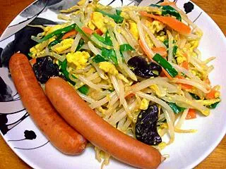 野菜の卵炒めとカールレイモンのソーセージ|すーさん