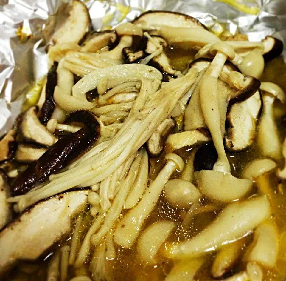 Grilled butter mushrooms in foil|coxiella24さん