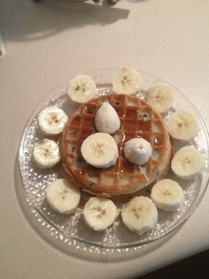 Blueberry waffles with bananas|canisha1さん