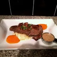 sirlion steak, dauphinoise potato, carrot puree and peppercorn sauce|ryanさん