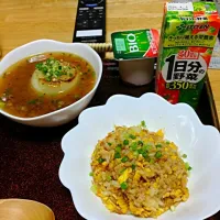 Snapdishの料理写真:玉ねぎスープと炒飯|tasakiさん