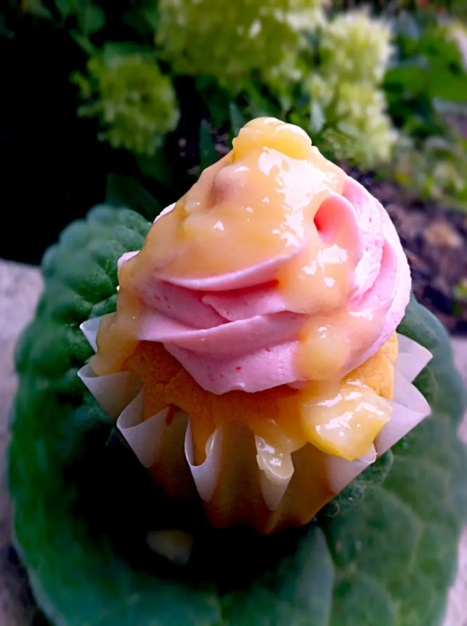 Snapdishの料理写真:Piña colada cupcake|Tiffini Millsさん