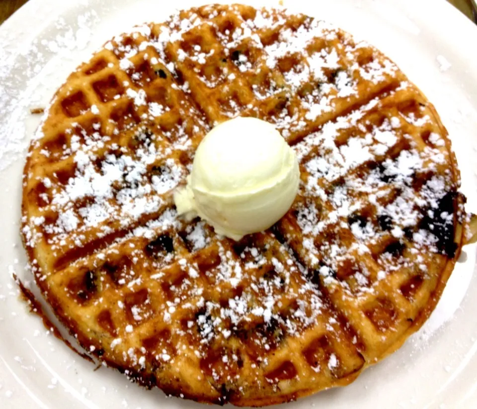 Blueberry waffle from Carolyn's Café|sooprcoolchicaさん