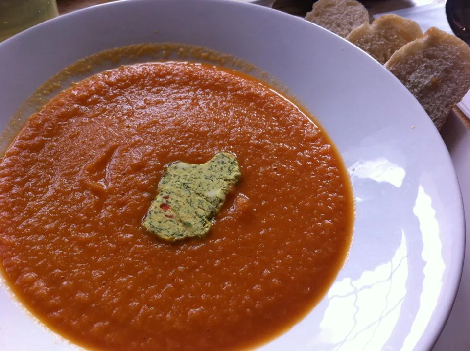 Moroccan vegetable soup in Slaugham's The Chequers pub|Nick Hiderさん