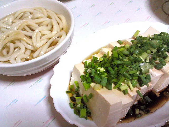 うどん☆冷奴～胡麻油とラー油と醤油で～|みぽりんさん