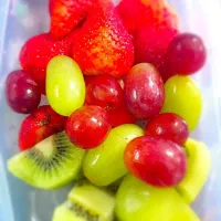 Snapdishの料理写真:Fresh Fruits|Enjoymybakingさん