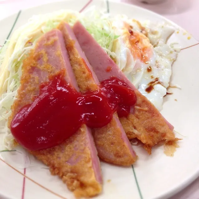 ハムカツ 目玉焼き at 社員食堂|さるさん