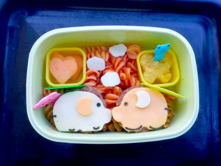 kissing elephants with spaghetti lunch box|euniceさん