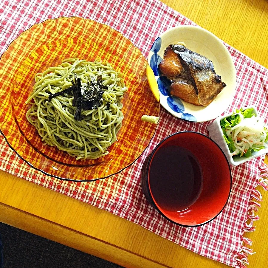 茶蕎麦、鰤の照り焼き、サラダ|ピンコさん