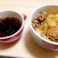 Snapdishの料理写真:豚丼ともずくスープ♥|mɐi☻さん