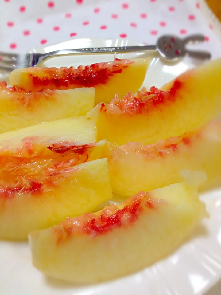 いただいた🍑桃(*^o^*)|ひろみさん