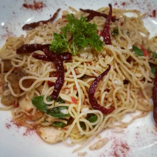 Snapdishの料理写真:Spaghetti garlic shrimp|Siriyapatさん