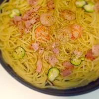 Snapdishの料理写真:エビとズッキーニのパスタ|さきじゅさん