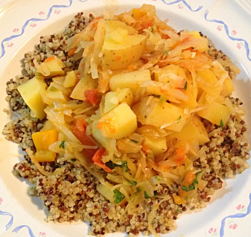 Spicy Potatoes and Cabbage over Quinoa|http://melissasmenu.wordpress.com/さん