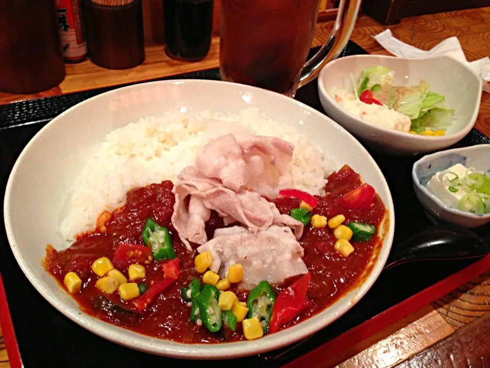 彩り野菜のトマトチーズカレー。トマトソースみたいなカレーで面白い。|liccaさん