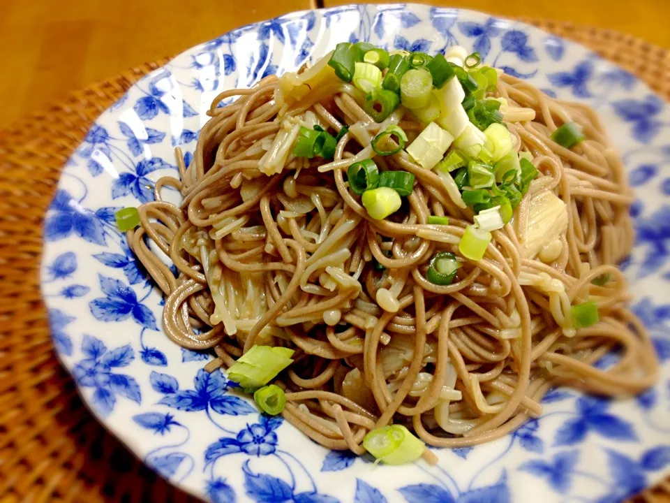 エノキと柚子胡椒の蕎麦ペペロンチーノ|彩さん