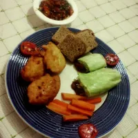 Nigerian akara, lettuce roll with sweet bread squares, spicy baked beans,  steamed carrots|oziomaさん