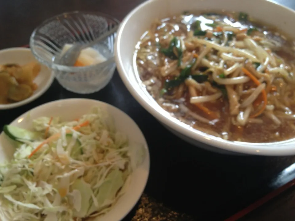 【週替ランチ】豚肉細切り+もやし+ニラ ラーメンセットを頂きました。|momongatomoさん