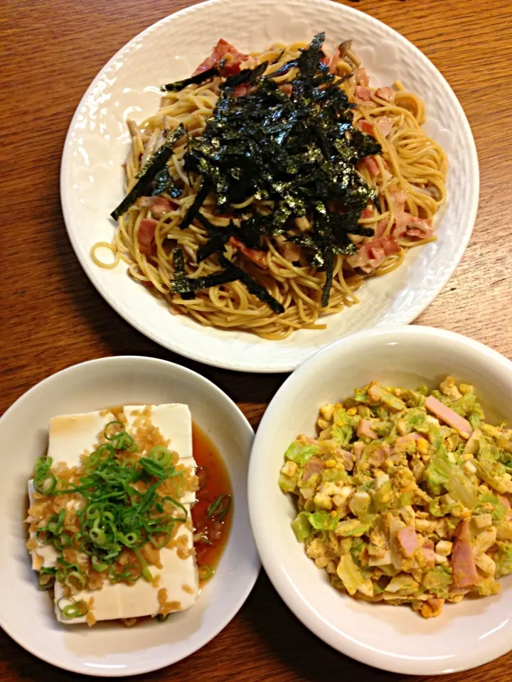 Snapdishの料理写真:★ベーコンとしめじの和風パスタ★キャベツとゆで卵のサラダ★冷奴|三宅 里美さん