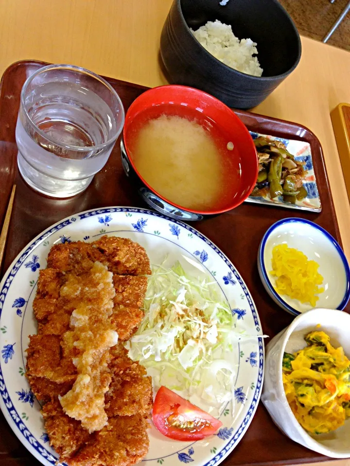 喫茶ふれあいの日替わり定食。今日は、おろしとんかつ(^^)|ハルさん