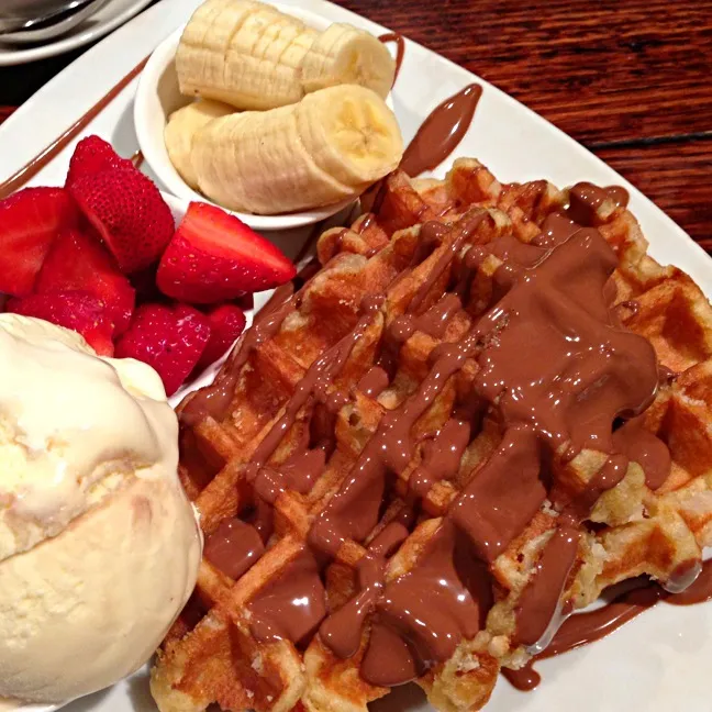 Frutti tutti Belgian waffles|Karen Yongさん