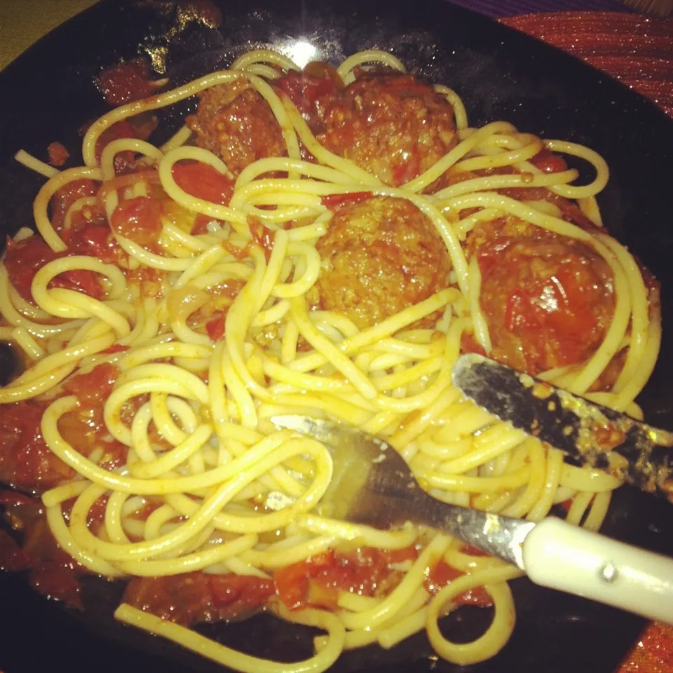 Vegetarian meatballs and tomato sauce with spaghetti|Morgane Laura Quetさん