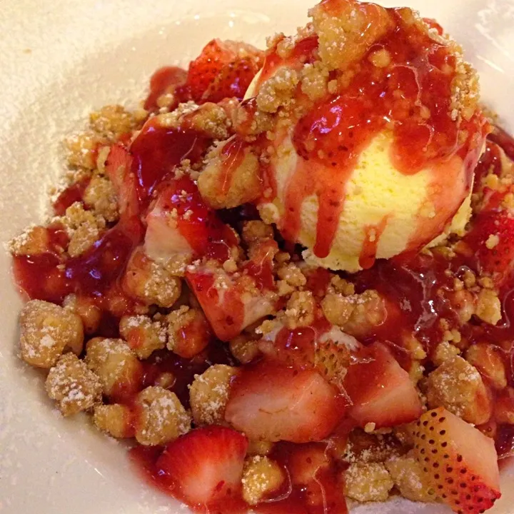 Pancake Strawberry Crumble|Bennie_Benさん