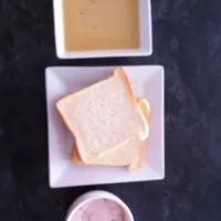 Chicken and creamy soup, white bread with strawberry yoghurt|Vanessa Santiagoさん