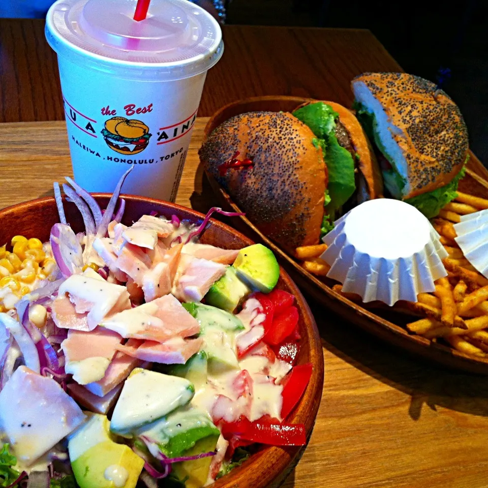 Avocado burger and cobb salad @Kua'Aina|coco.さん