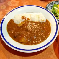 Snapdishの料理写真:【今日のランチ】カレーでエネルギー補給(￣▽￣)