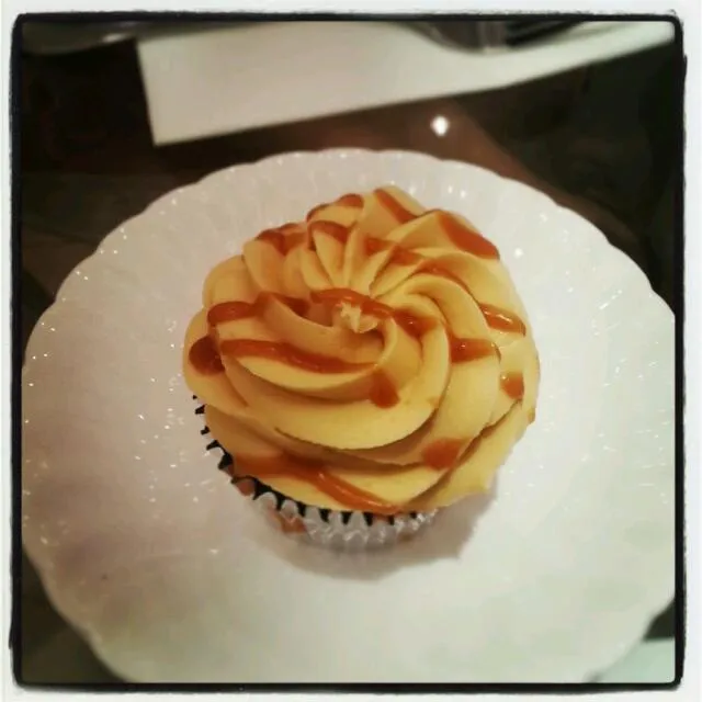 salted caramel cupcake|Andrea Velasquezさん