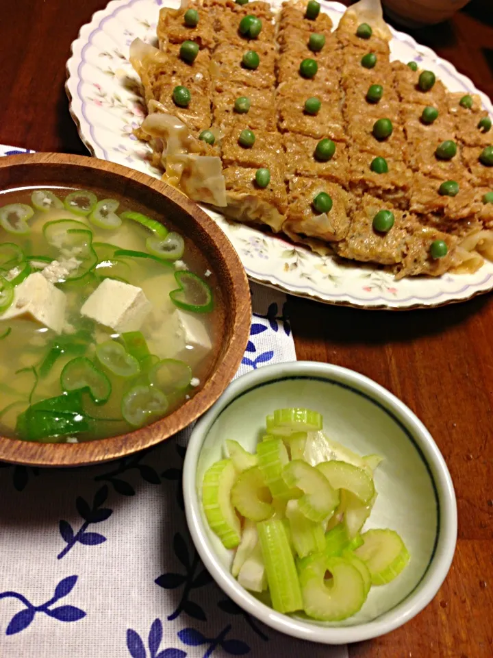 🚂モヤシの皿焼売&豆腐スープ&セロリの梅茶もみ漬け🚂|ゆかゴリラさん