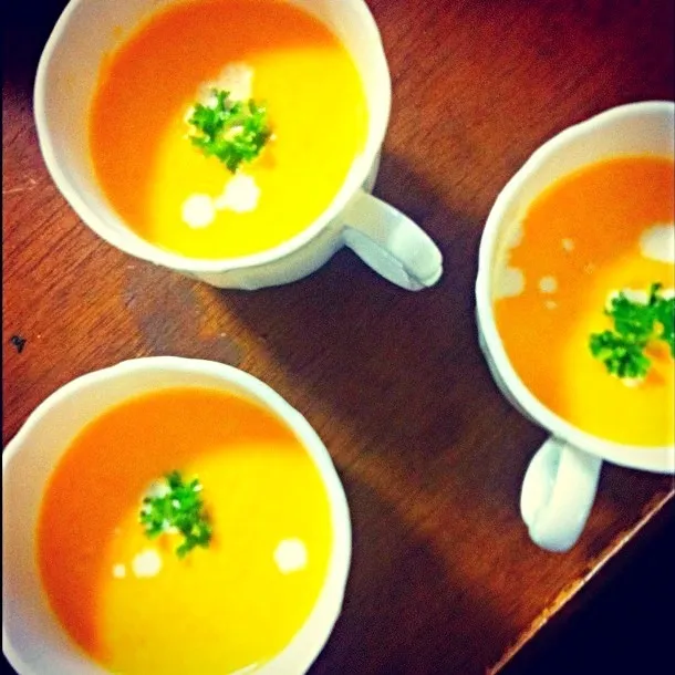 玉ねぎと人参のスープ in teacup☕☕ onion and carrot soup.|Mina you mess me upさん