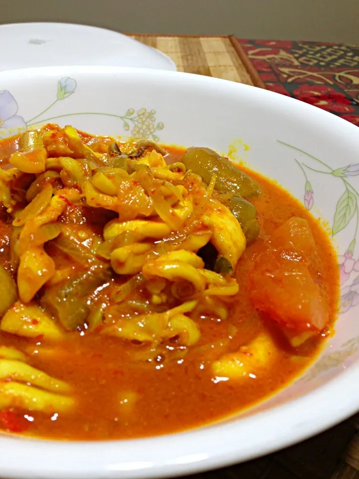 Snapdishの料理写真:Squid in Turmeric Sauce|Mummy Masayuさん