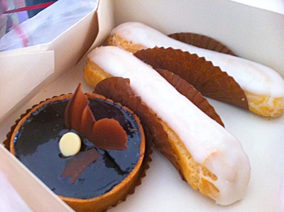 White choc eclair n choc tart|Mummy Masayuさん