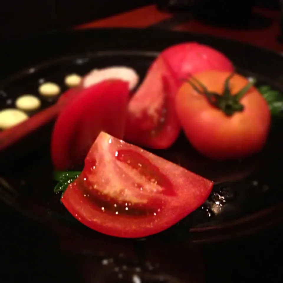 Snapdishの料理写真:Momotaro tomato|willzさん