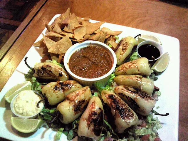 Gueritos- shrimp stuffed chiles with jalapeno mayo and soy, chips and salsa|James Garciaさん