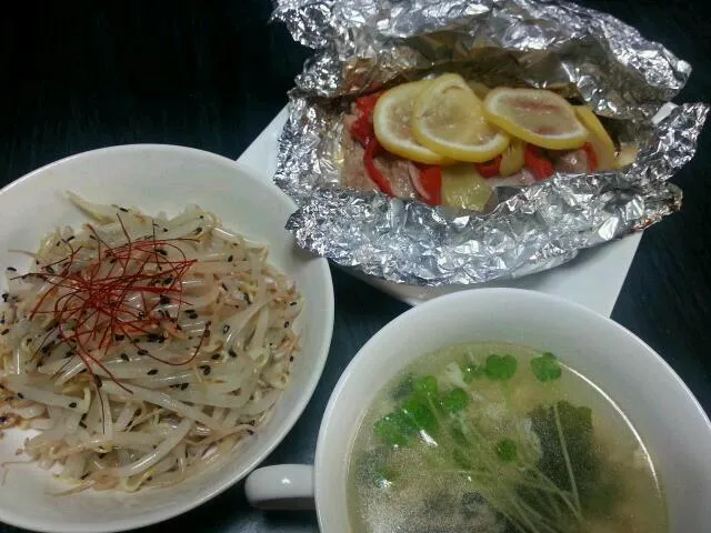 鶏肉ホイル焼き
もやしのナムル
わかめと卵のスープ|Kokoro Aboshiさん