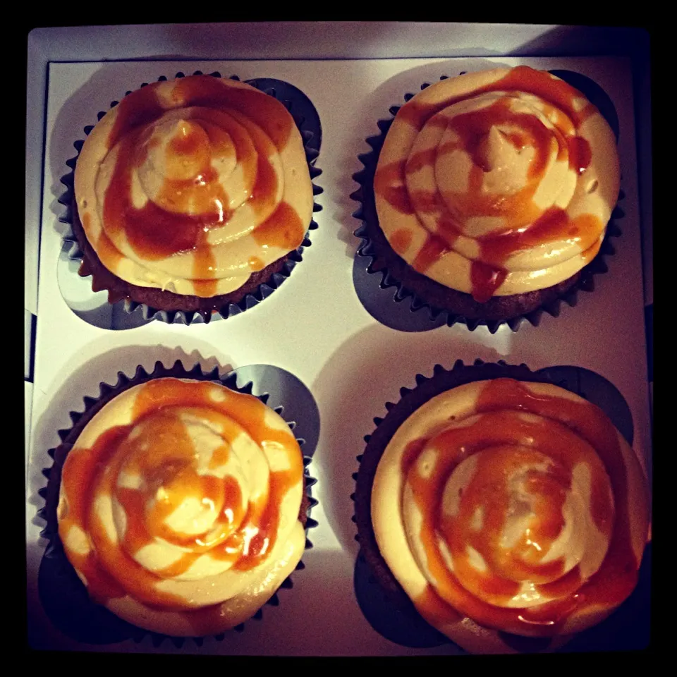 Salted caramel & chocolate cupcakes|ayakin skywalkerさん