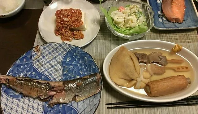 Snapdishの料理写真:キムチ納豆&秋刀魚の塩焼き&ポテトサラダ&LAWSONのおでん|まぐろさん