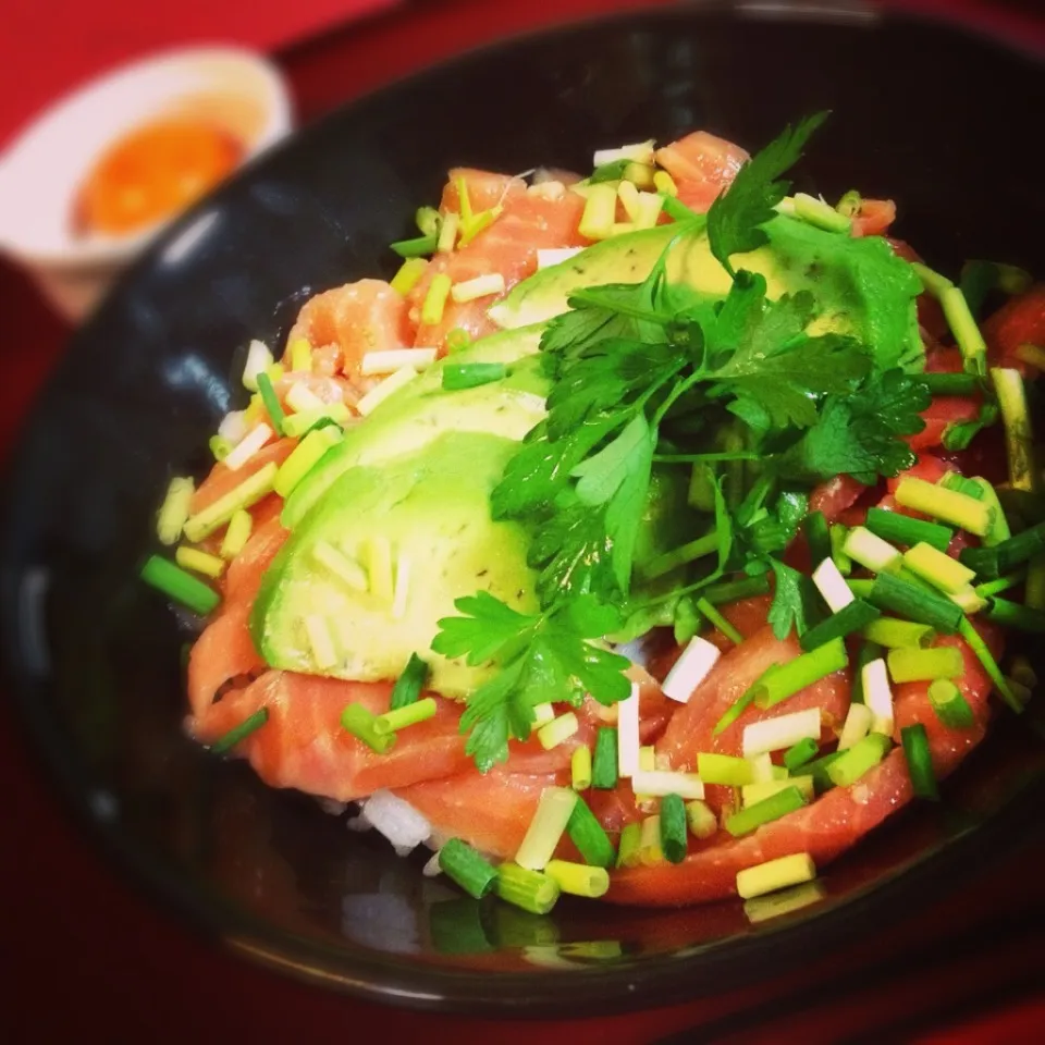 生サーモンハラスの塩麹漬け丼！！|志野さん