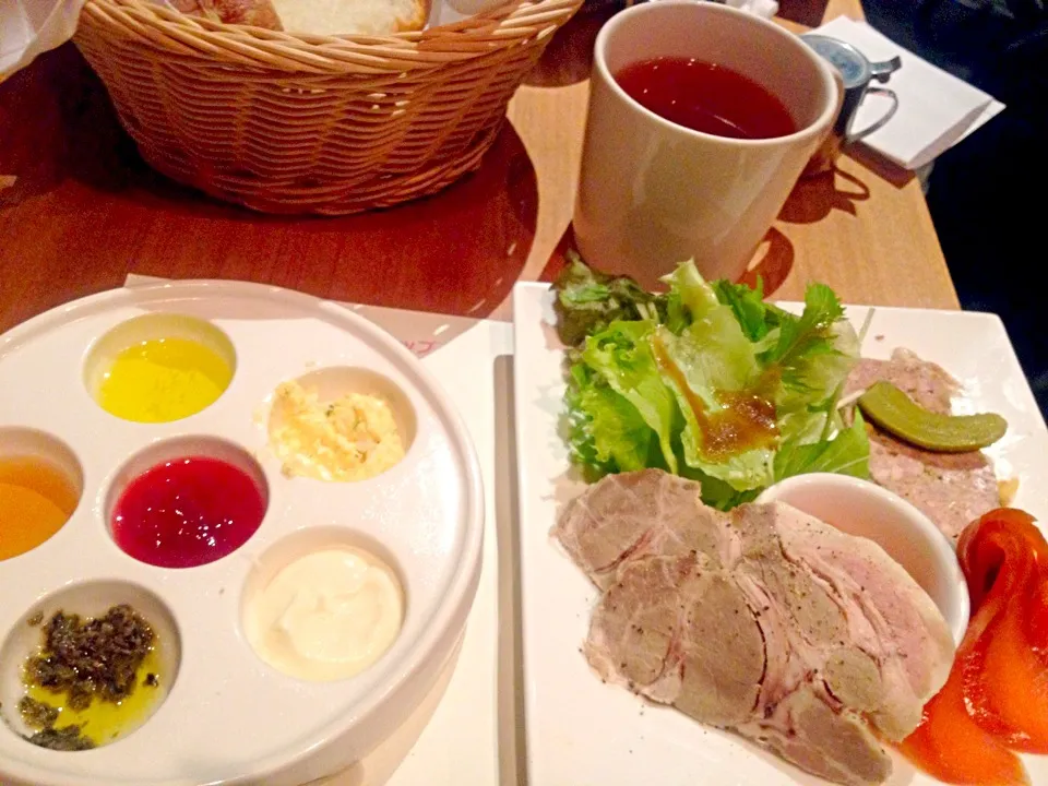 Snapdishの料理写真:More than just a boulangerie. Smoked salmon w salad & bottomless basket w 6 types of dips- anchovy, olive, egg tartar, chicken liver pâté, tobiko, cream n herbs|Pixie Dustさん