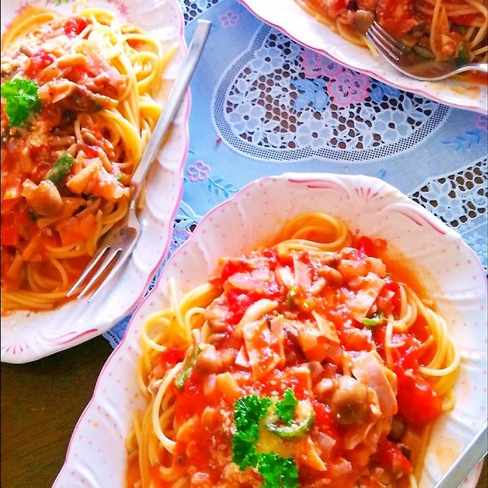 トマトとキノコのパスタ🍅🍅🍝 tomato hall and mushroom pasta|Mina you mess me upさん