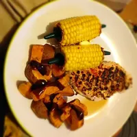 Seasoned chicken with sweet potato chips and corn on the cob|Stacey Staterzz Hopperさん