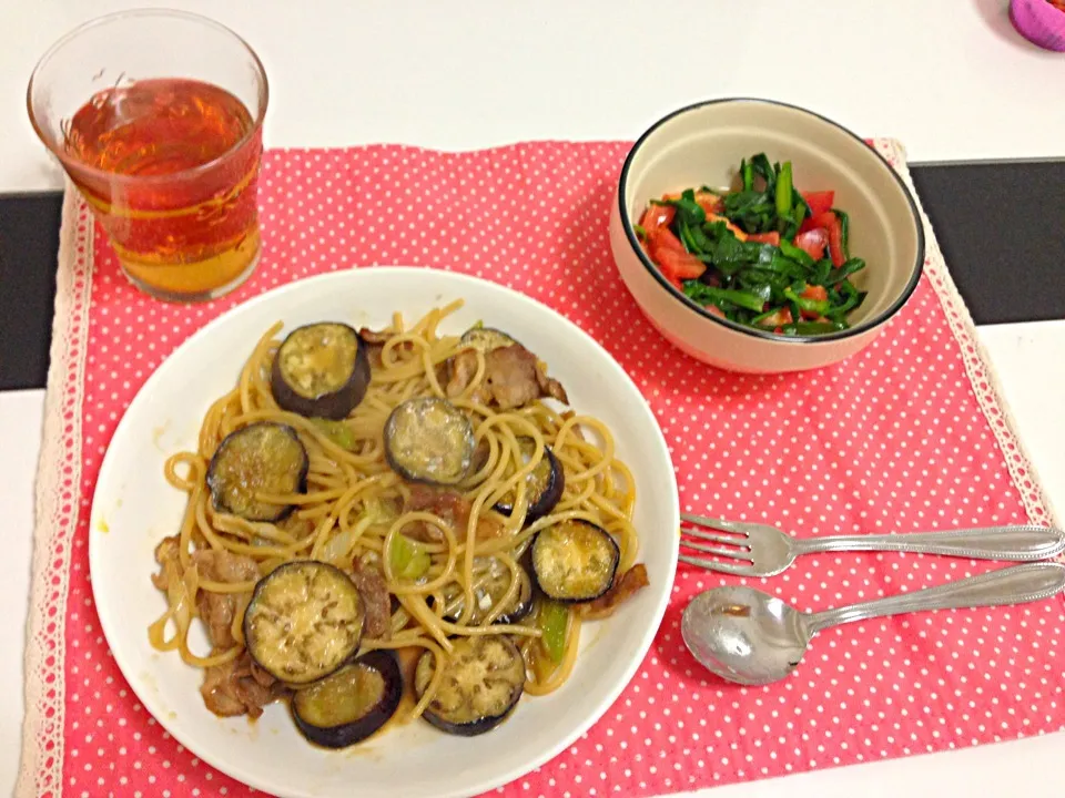 ナスの味噌味パスタ、ニラとトマトのサラダ|ゆりさん