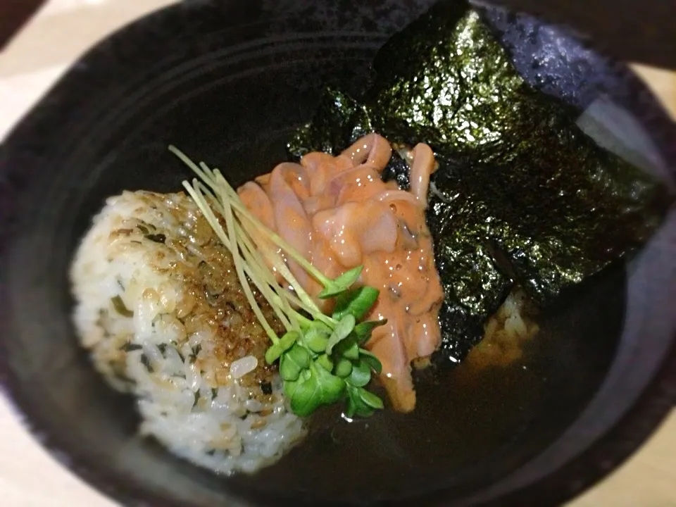 イカ塩辛の焼きおにぎり茶漬け|あつしさん